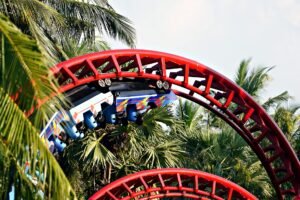 Theme Park Adventure: Roller coaster corkscrew